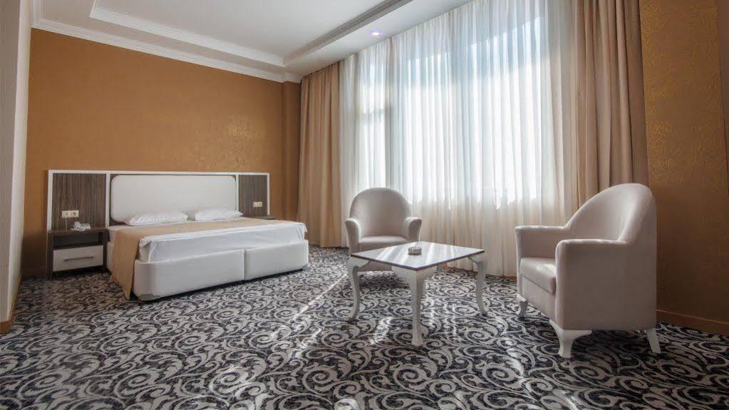 Grand Georgian Palace Batumi Eksteriør billede