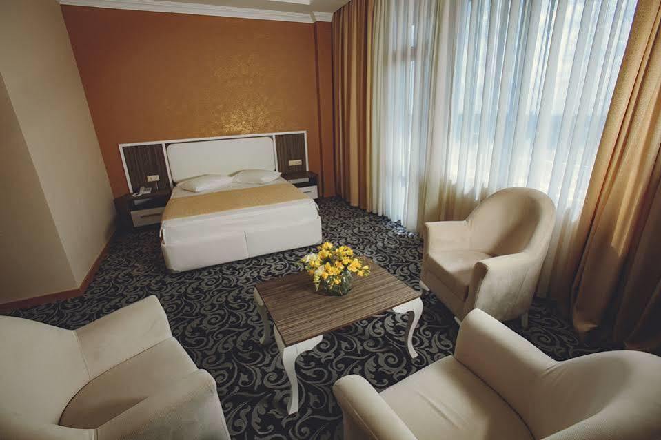Grand Georgian Palace Batumi Eksteriør billede