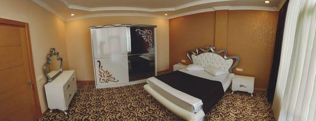 Grand Georgian Palace Batumi Eksteriør billede